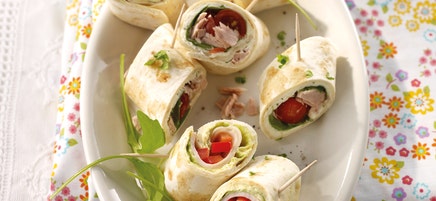 Mini-Wrap-Spieße mit Thunfisch und Geflügel