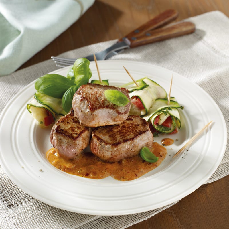 Foto Wildschweinmedaillons mit Gemüseröllchen von WW