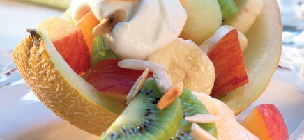 Fruchtsalat auf Honigmelone