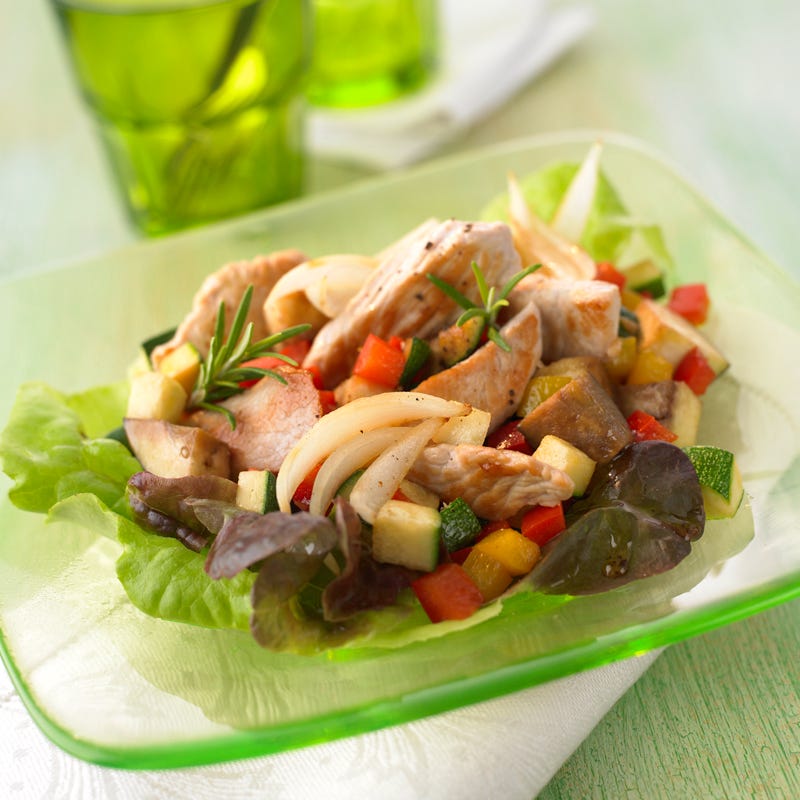 Foto Putengeschnetzeltes mit Gemüse auf Salat von WW