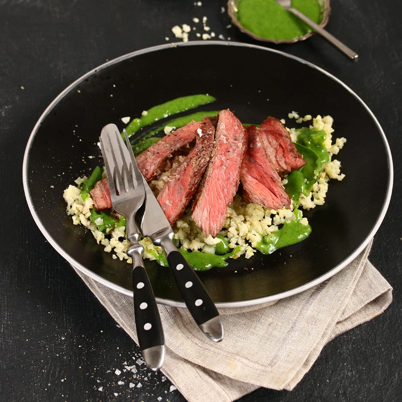 Foto Rinderhüfte auf Blumenkohlcouscous mit Spinatsauce von WW