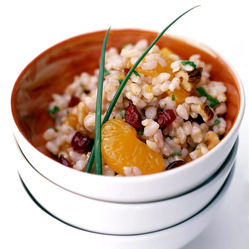 Reissalat mit Orangen und Walnüssen