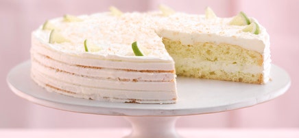 Limetten-Joghurt-Torte mit Kokosbiskuit