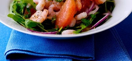 Rocket, pink grapefruit & prawn salad