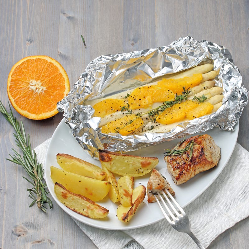 Foto Spargel-Orangen-Päckchen mit Rosmarinkartoffeln und Putenbrustfilet von WW