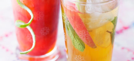 Apfel-Eistee mit frischer Minze