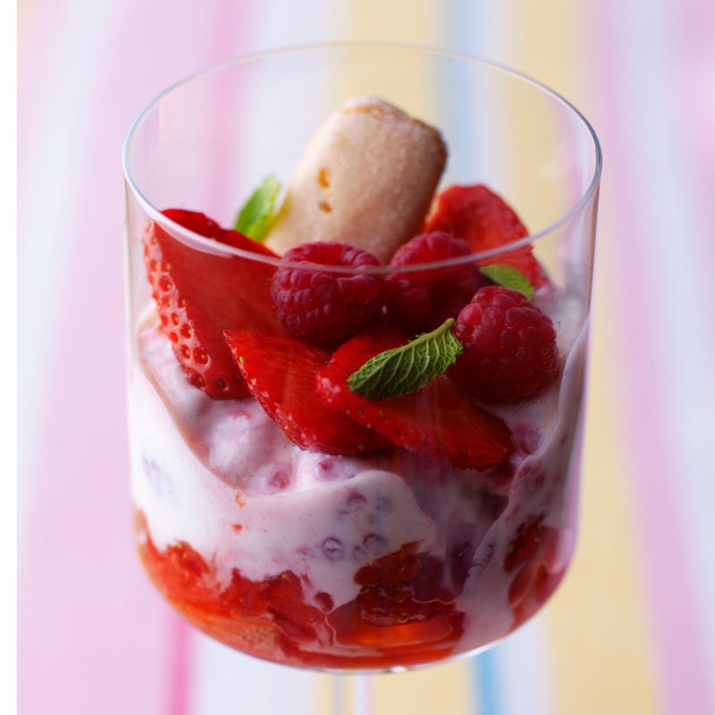 Foto Sommerliches Beeren-Dessert von WW