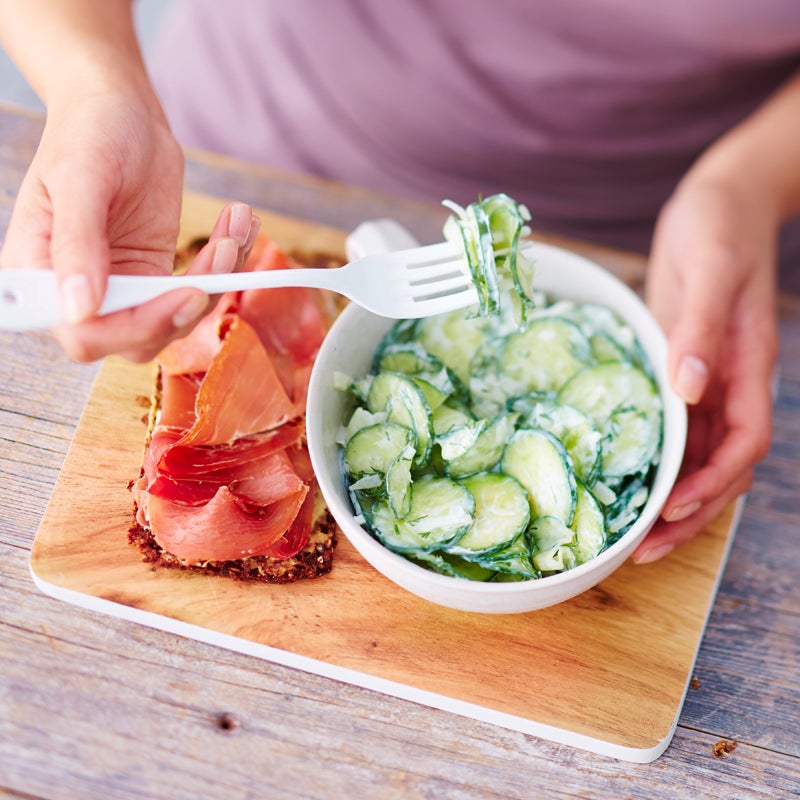 Gurken-Dill-Salat mit Schinkenbrot Rezept | WW Deutschland Gurken-Dill-Salat mit Schinkenbrot Rezept | WW Deutschland