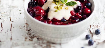 Rote Grütze mit Vanillecreme