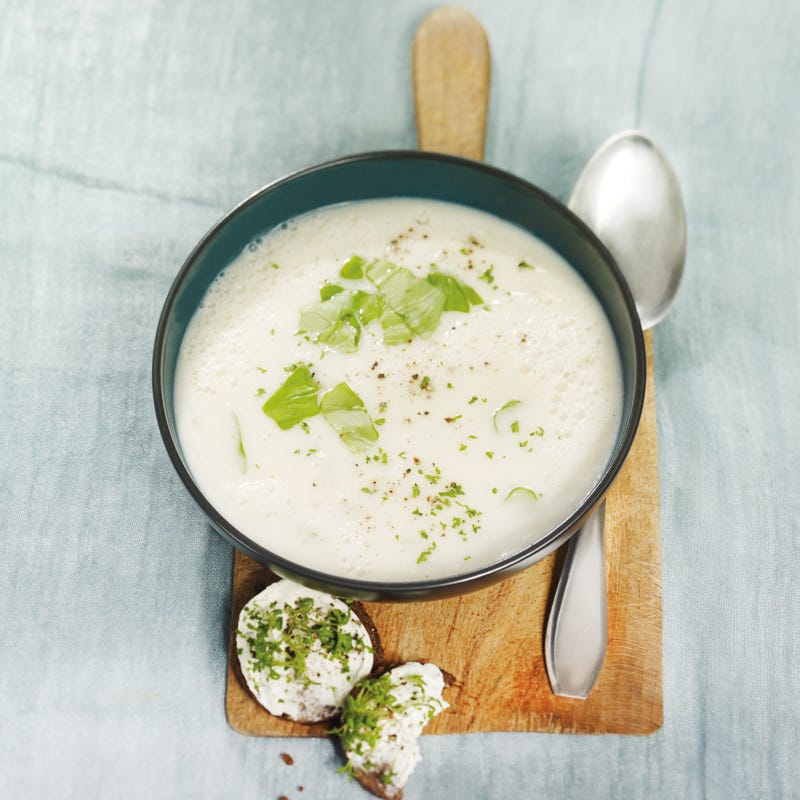 Foto Kohlrabisuppe mit Pumpernickeltalern von WW