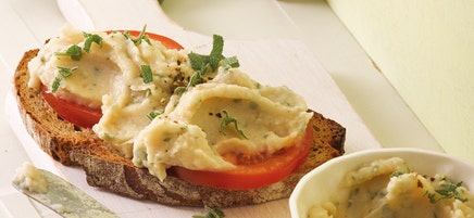 Bruschetta mit Bohnenmus