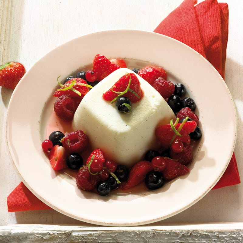 Foto Quarkotta auf marinierten Sommerbeeren von WW