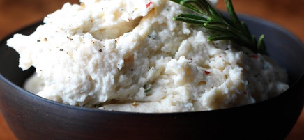 Roasted garlic, butter bean & rosemary dip