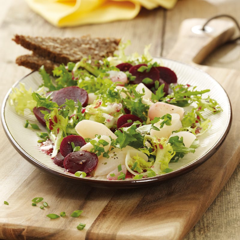 Foto Friséesalat mit Rote-Bete-Dressing von WW