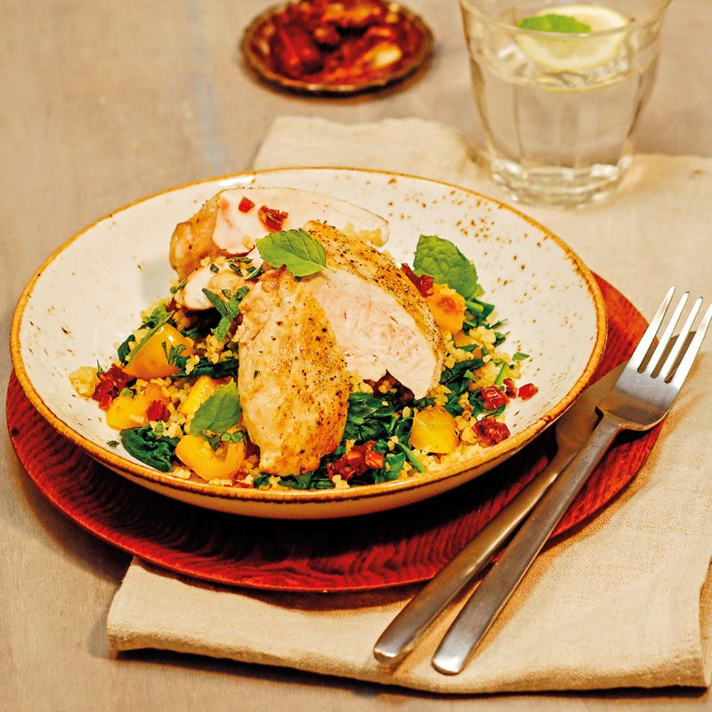 Foto Hähnchenbrust auf arabischem Bulgur mit Knoblauchspinat von WW