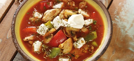 Gyrossuppe mit Kräuterschafskäse