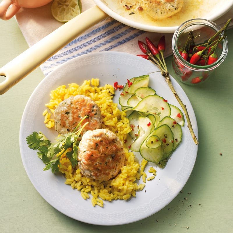 Foto Asiatische Geflügelfrikadellen mit Gurkensalat von WW