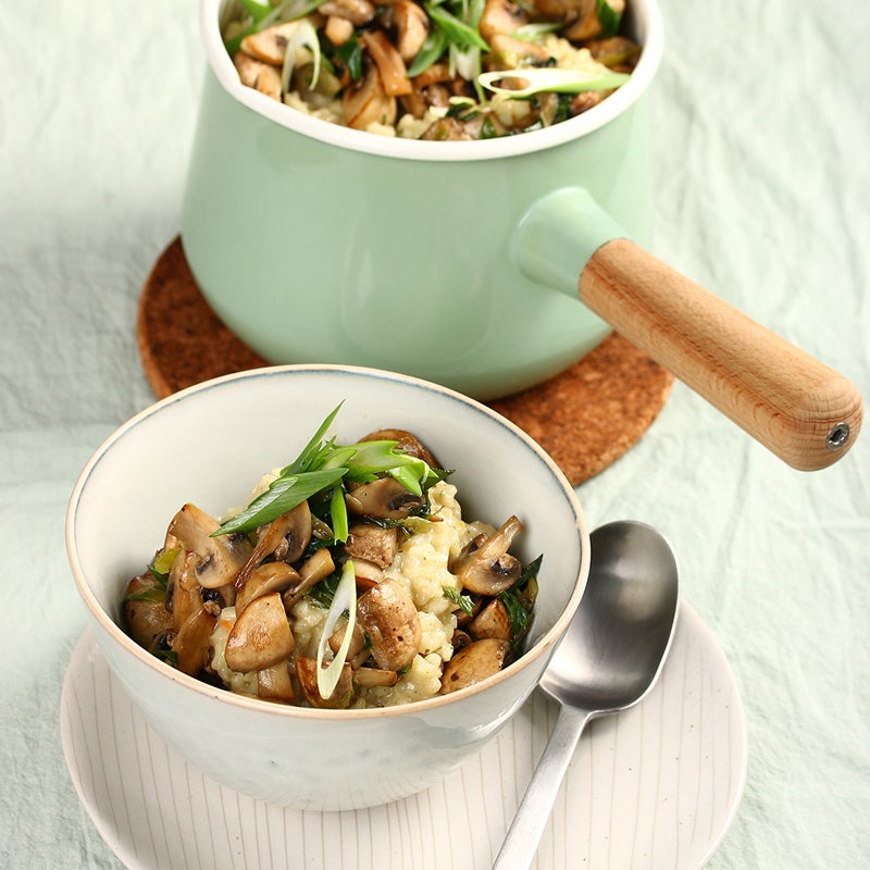 Cremiges Pilzrisotto mit Frühlingszwiebeln und Parmesan Rezept | WW ... Cremiges Pilzrisotto mit Frühlingszwiebeln und Parmesan Rezept | WW ...