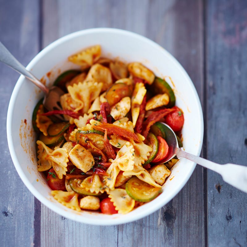 Warmer Nudelsalat mit Hähnchen