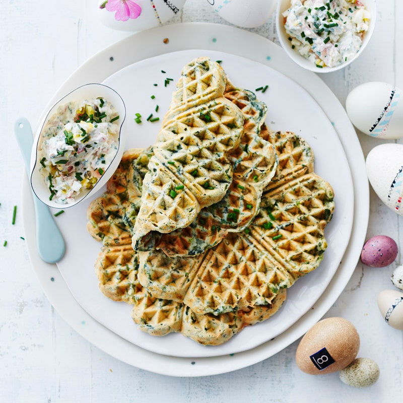 Spinatwaffeln mit Schinken-Ei-Dip
