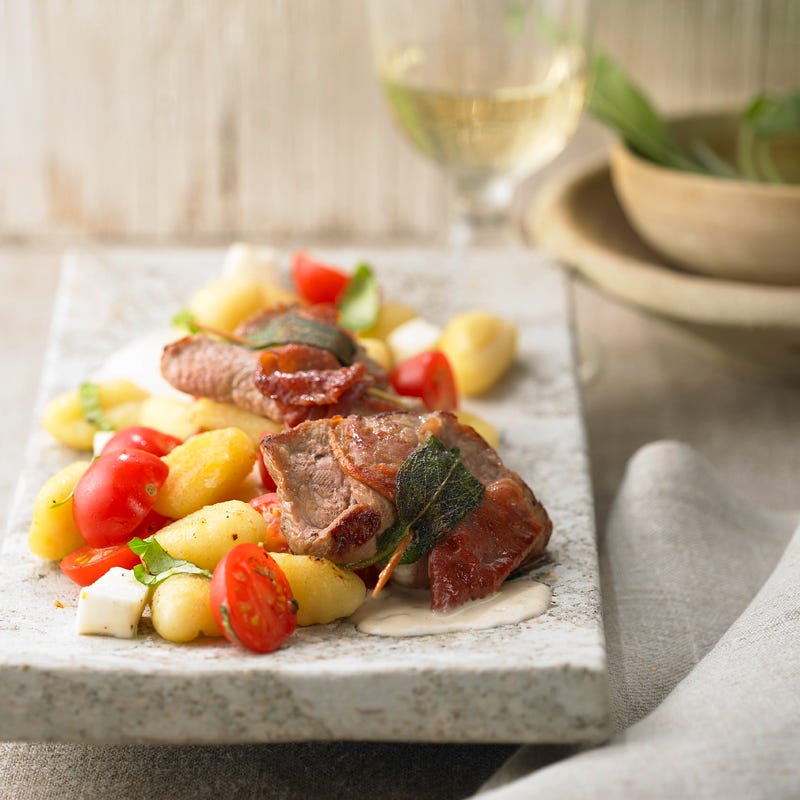 Foto Saltimbocca mit Tomaten-Mozzarella-Gnocchi von WW