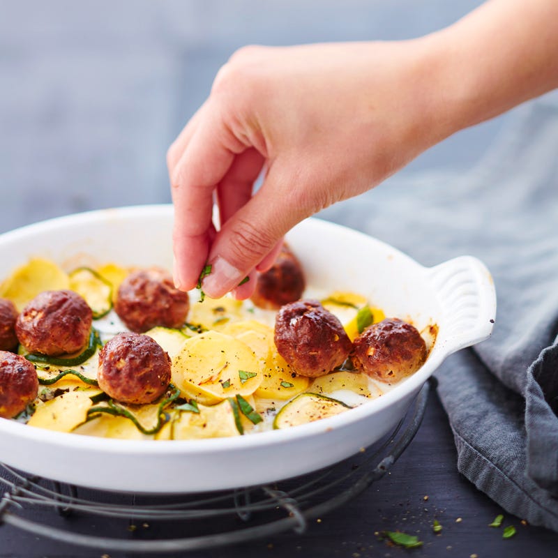 Foto Zucchini-Kartoffel-Gratin mit Hackfleischbällchen von WW