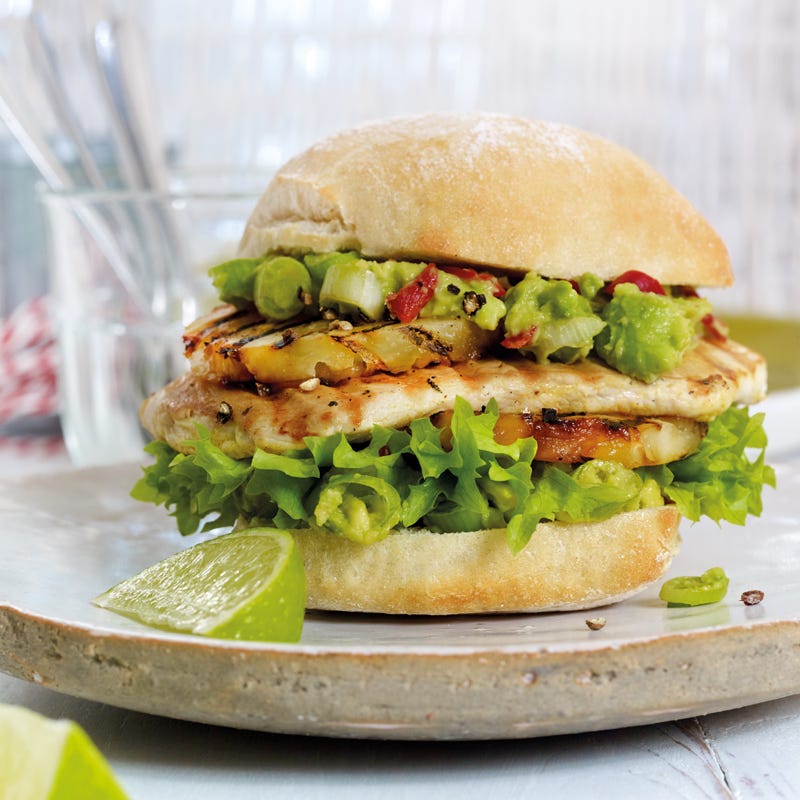 Ananas-Chicken-Burger mit scharfer Guacamole