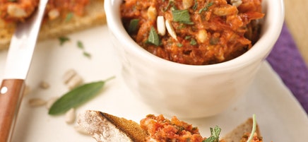Tomatenaufstrich mit Salbei