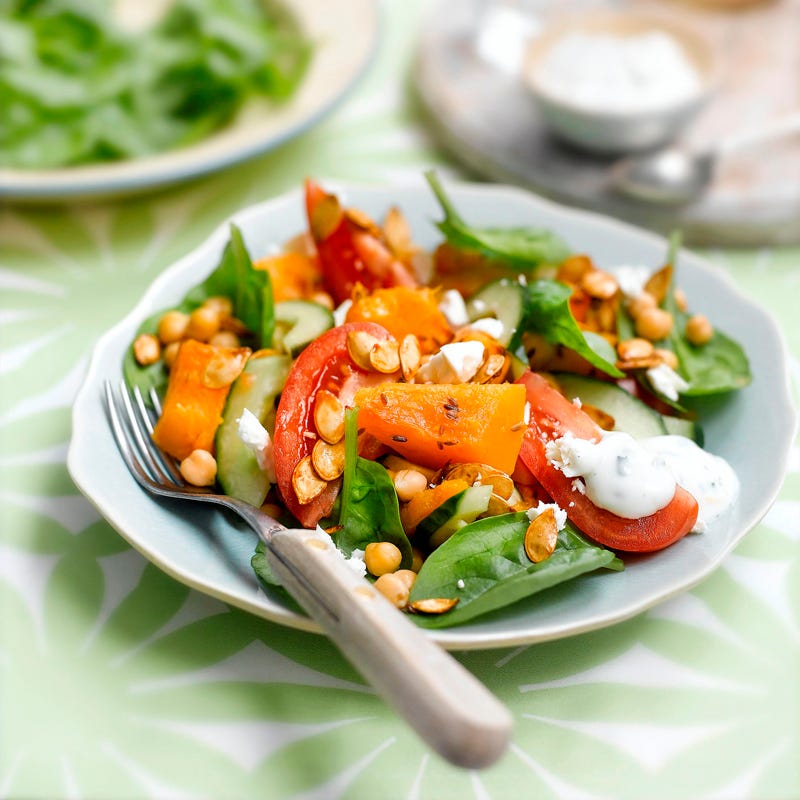 Salat mit Kürbis, Kichererbsen und Schafskäse