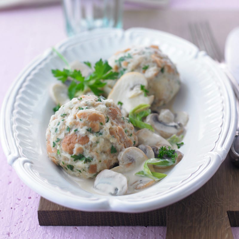 Semmelknödel mit Pilzsauce