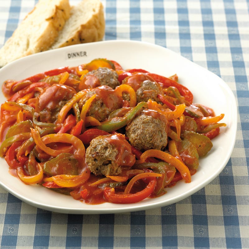 Tatarbällchen mit Paprikasauce