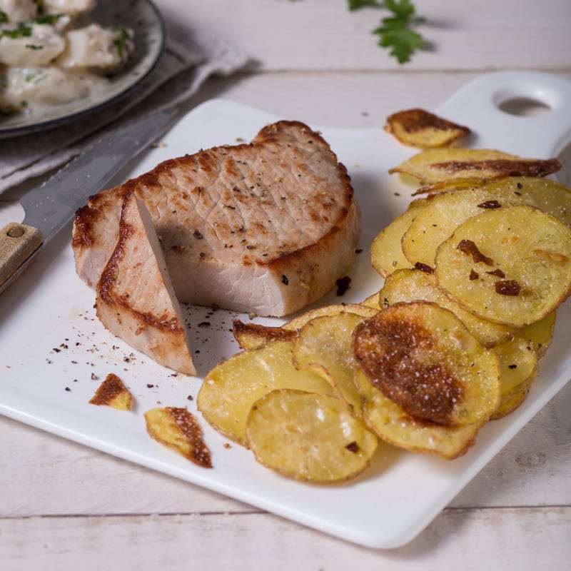 Foto Koteletts mit krossen Kartoffeln und Schwarzwurzel-Haselnuss-Rahm von WW