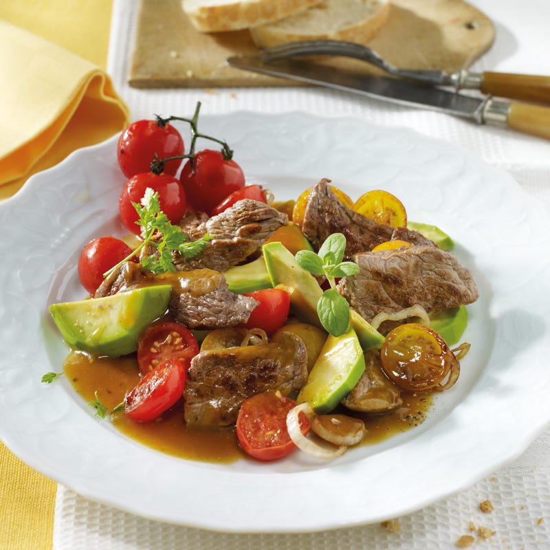 Foto Rinderstreifen mit Avocado und Cocktailtomaten in Orangensauce von WW