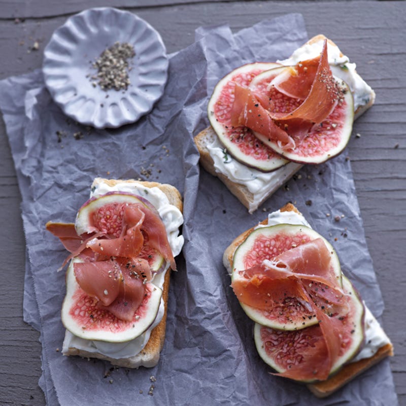 Herzhafte Gorgonzola-Feigen-Ecken mit Serranoschinken