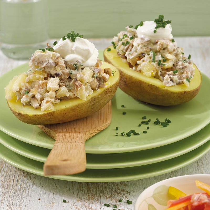 Foto Gefüllte Kartoffel mit Saurer Sahne und Paprikasalat von WW