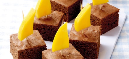 Brownies mit Mangospießen