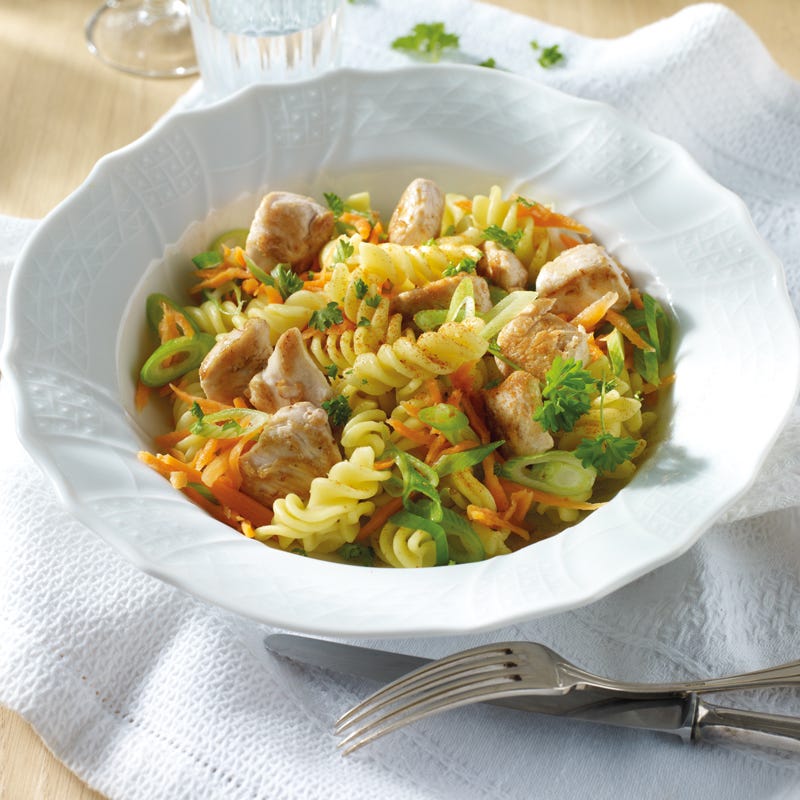 Lauwarmer Hähnchen-Nudel-Salat