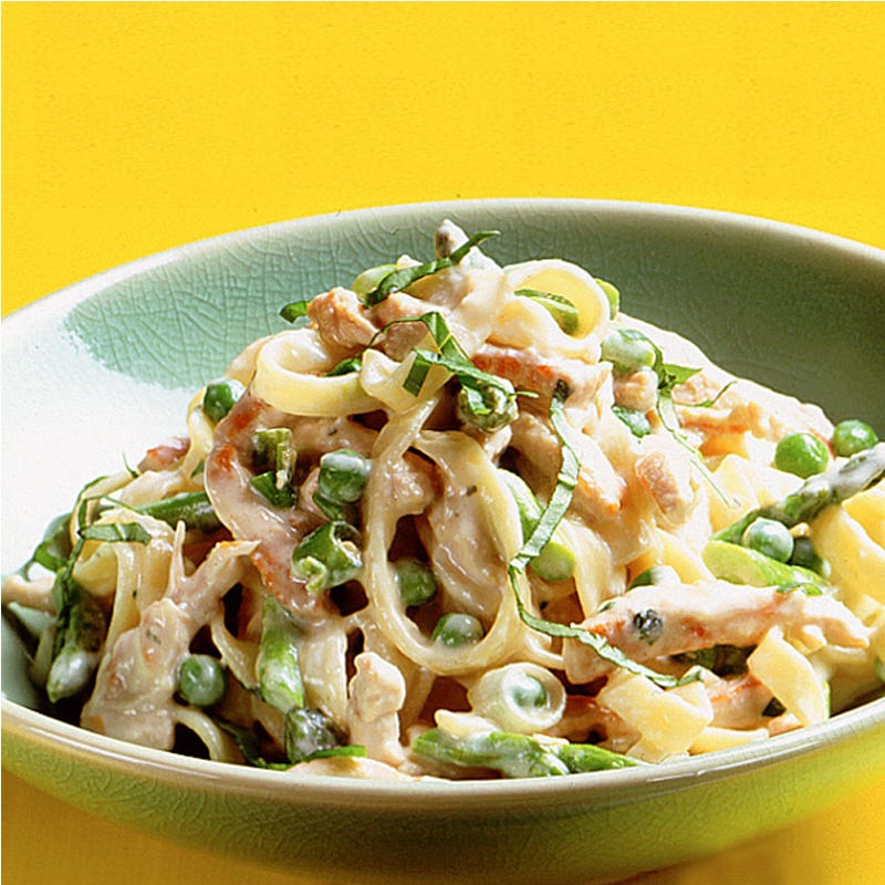 Photo of Turkey tagliatelle with asparagus & peas by WW