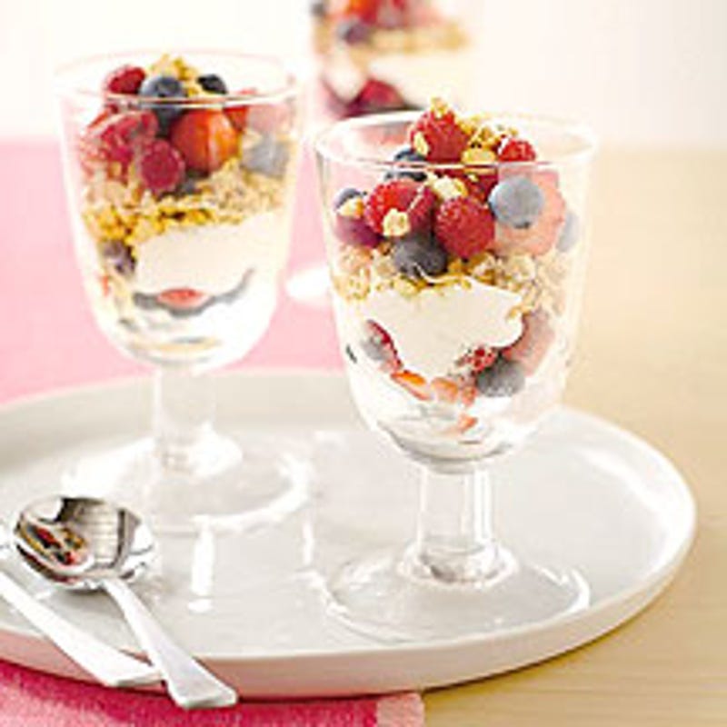 Foto Sommerbeeren mit Joghurt und Müsli von WW