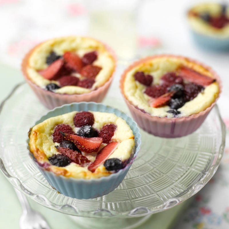 Foto Minikäsekuchen mit Beeren von WW