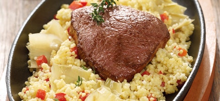 Gemüsehirse mit Rindersteaks