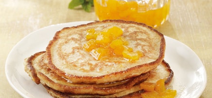 Vollkornpancakes mit Aprikosen-Ahorn-Kompott
