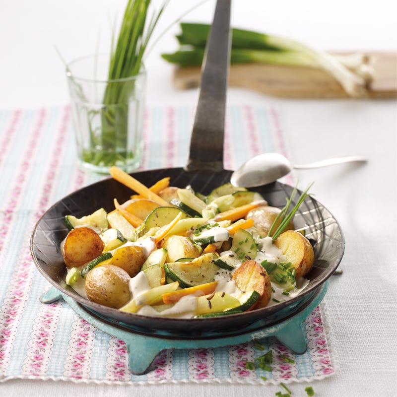 Frühlingspfanne mit Frischkäsesauce