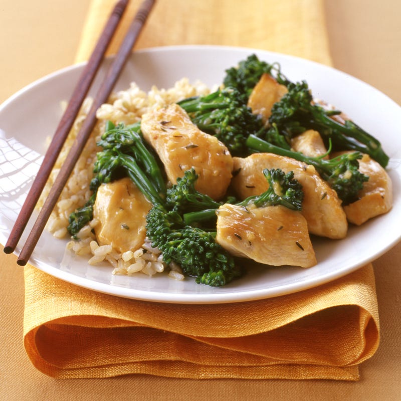 Knoblauch-Hühnchen mit Broccoli und Naturreis