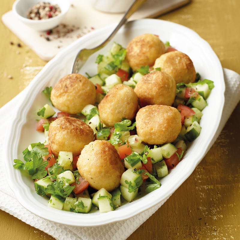Arabische Bulgurbällchen mit Petersiliensalat