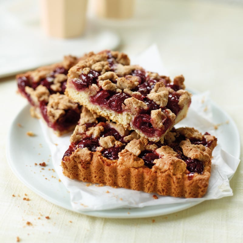 Foto Kirsch-Streuselkuchen mit Basilikum von WW