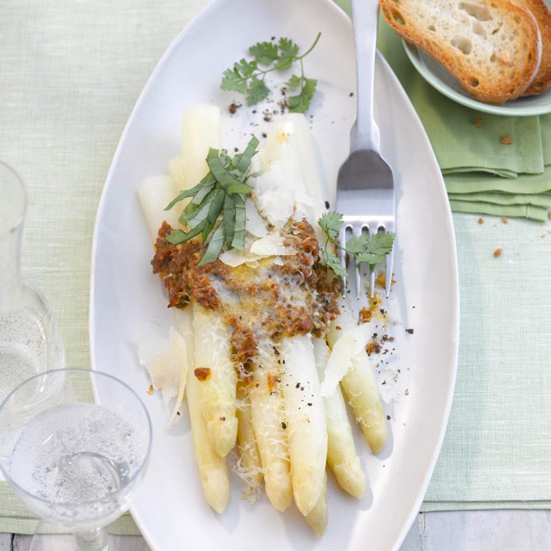 Gratinierter Spargel mit Bärlauchpesto