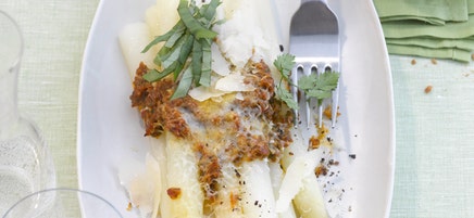 Gratinierter Spargel mit Bärlauchpesto