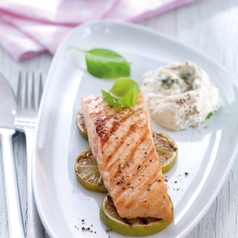 Limettenlachs mit Basilikumdip