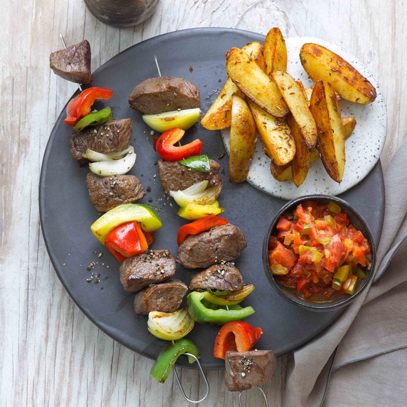 Rinderspieße mit Farmerkartoffeln